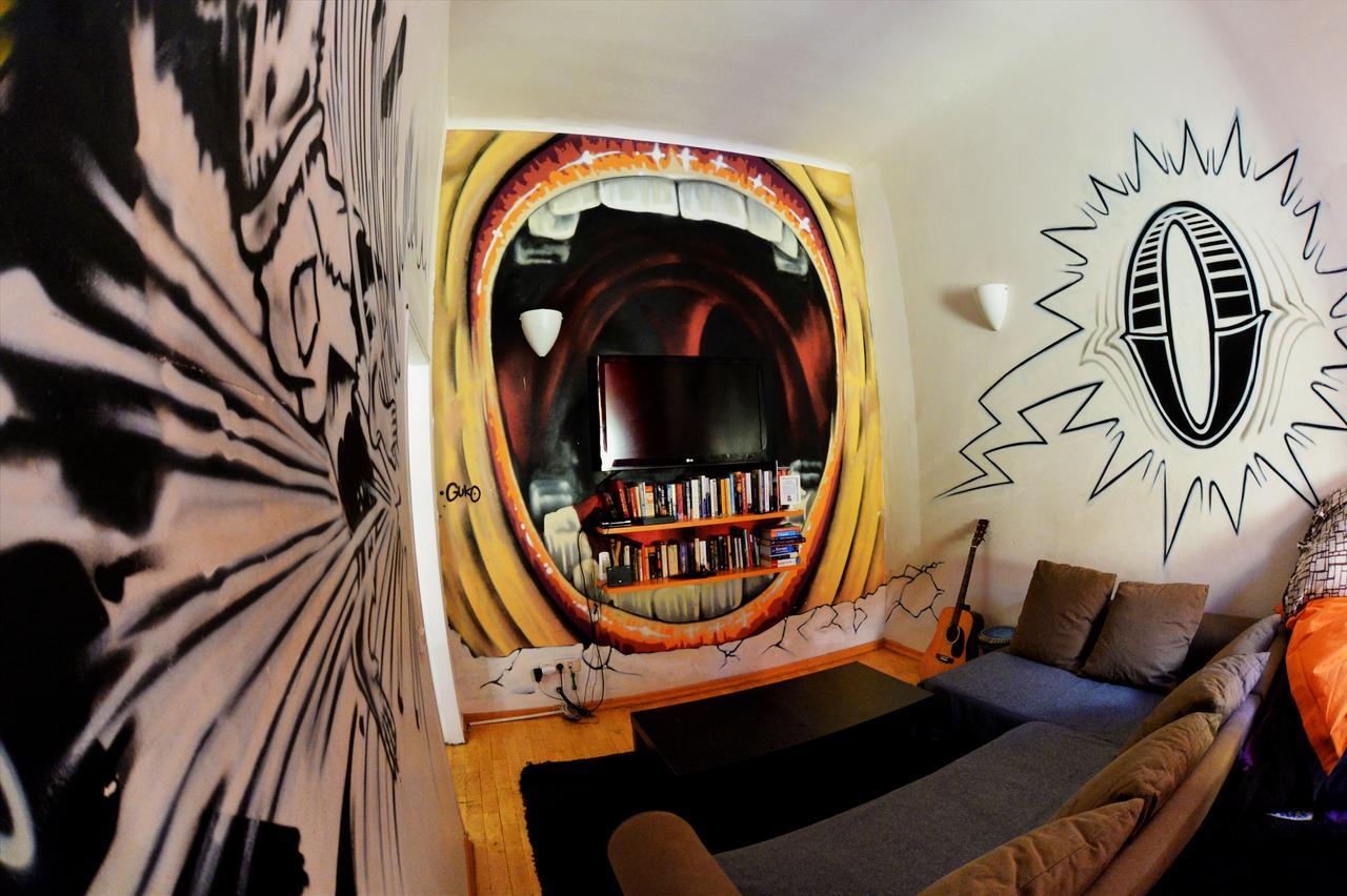 Hostal The Madhouse *